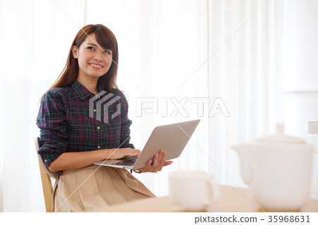 Computer woman Computer woman 35968631