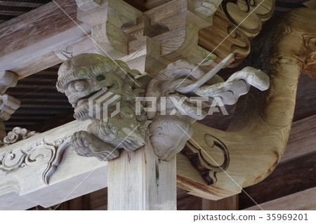 Shinshu Kiso文化財產熊野神社大廳雕刻立川Nagareto Saito的主要大廳被指定為城鎮文化財產 35969201
