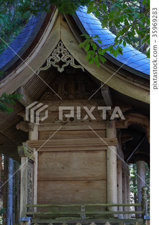 信州木曾文化遺產熊野神社正殿立川風格齋藤常一指定市鎮文化財產旁邊的本館 信州木曾文化遺產熊野神社正殿立川風格齋藤常一指定市鎮文化財產旁邊的本館 35969283