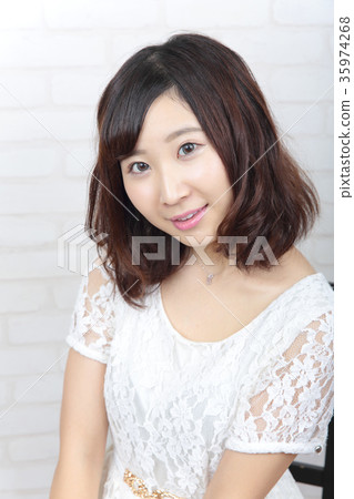 年輕女士的髮型 35974268