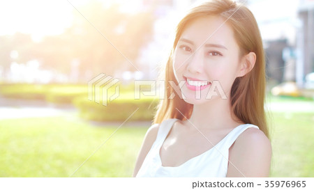 beauty woman smile happily 35976965