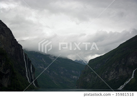 Geirangerfjorden, More og Romsdal, Norway Geirangerfjorden, More og Romsdal, Norway 35981518