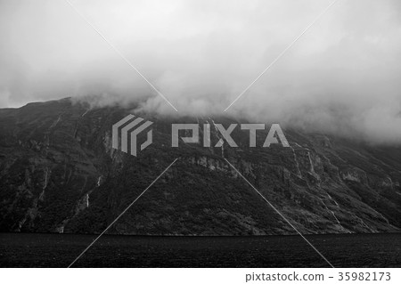 Geirangerfjorden, More og Romsdal, Norway Geirangerfjorden, More og Romsdal, Norway 35982173
