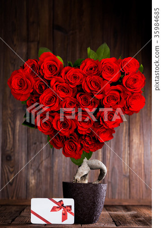 Heart shaped roses Heart shaped roses 35984685