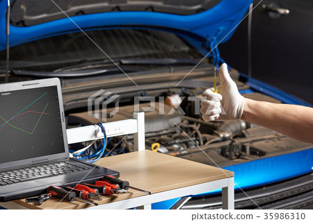 Mechanic  hand show thumbup 35986310