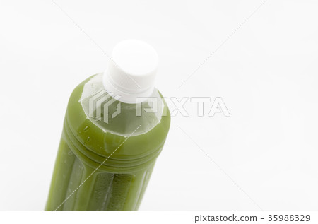 Pet bottle of green juice 35988329