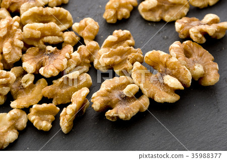 Walnut Walnut 35988377