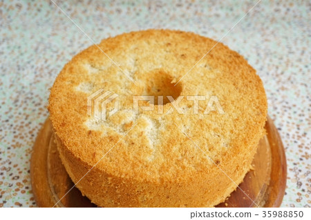 Tube Cake