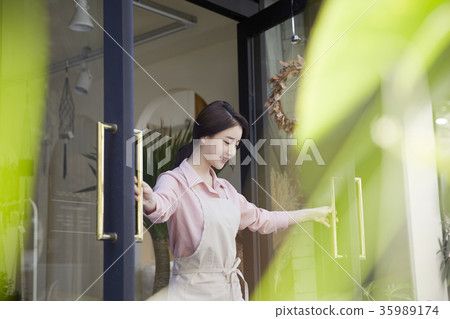 年輕的女人，花店，開放 35989174