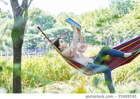 Young woman, park, reading Young woman, park, reading 35989595