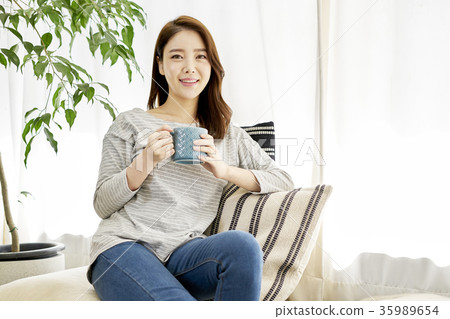 年輕的女人，生活，休息 35989654