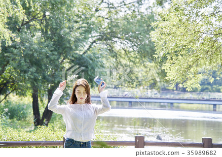 Young woman, park, break Young woman, park, break 35989682