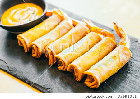 Fried spring roll with shrimp Fried spring roll with shrimp 35991011