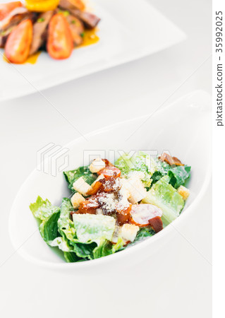 Caesar salad 35992025
