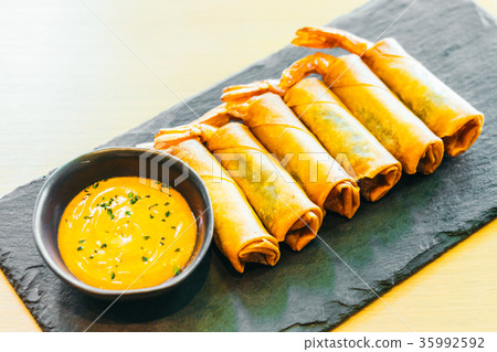 Fried spring roll with shrimp Fried spring roll with shrimp 35992592