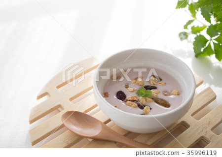 Acai酸奶和綠色 Acai酸奶和綠色 35996119