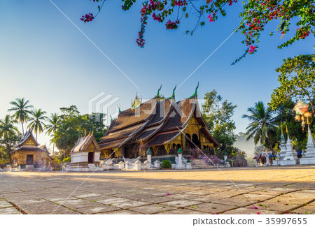 Wat Xieng Thong (Golden City Temple) Wat Xieng Thong (Golden City Temple) 35997655