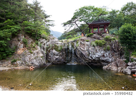 Janggak Waterfall, Gimanjeong, Mt. Mt., Changzhou, Gyeongbuk 35998482