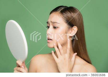 Women who care about their skin Women who care about their skin 36001686
