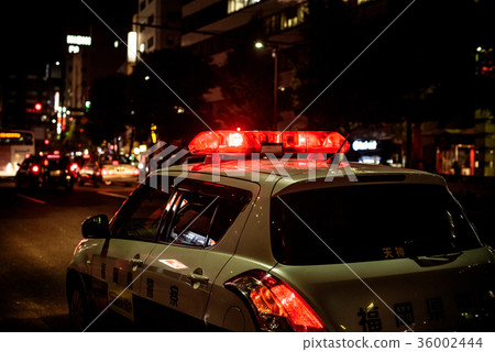 警車在夜晚的城市 警車在夜晚的城市 36002444