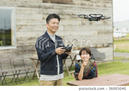 Drone maneuver hobby middle couple Drone maneuver hobby middle couple 36003040
