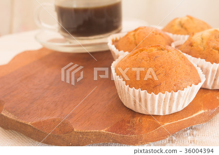 banana cake. 36004394