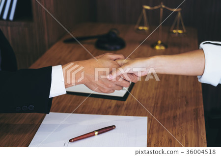 Handshake after good cooperation, Consultation between a male la Handshake after good cooperation, Consultation between a male la 36004518