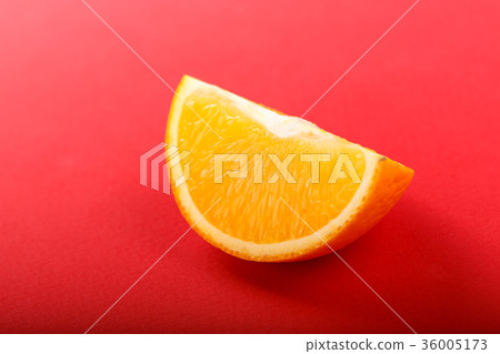Half an orange Half an orange 36005173