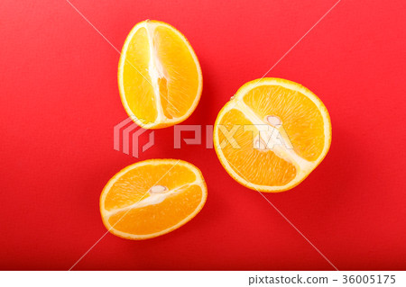 Half an orange Half an orange 36005175