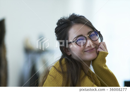 學生來到理髮師 36008277