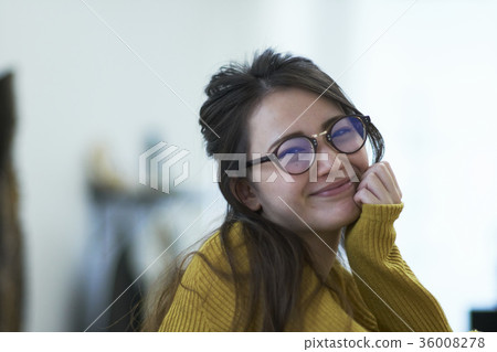 學生來到理髮師 36008278