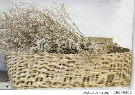 Ornamental basket of dried flower Ornamental basket of dried flower 36009306