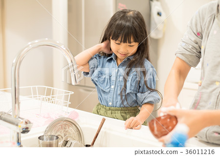 Elementary school girl, helping Elementary school girl, helping 36011216