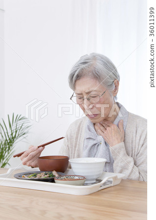 老年人吞嚥困難圖像吞嚥疼痛 老年人吞嚥困難圖像吞嚥疼痛 36011399