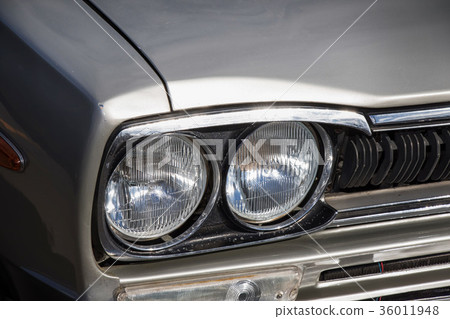 Headlight of the old car 36011948