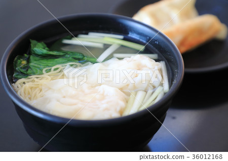 Wonton noodle 36012168