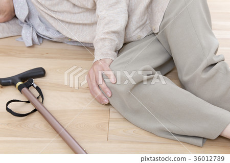 老年人跌倒事故護理事故身體部位零件切割不露面 36012789