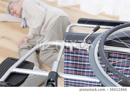 Fall image of elderly people in wheelchair Nursing care accident Fall image of elderly people in wheelchair Nursing care accident 36012866
