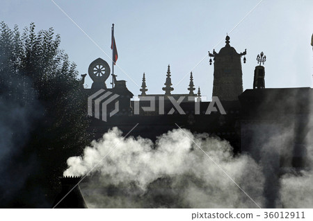 大昭寺的香爐。 2016年9月23日 大昭寺的香爐。 2016年9月23日 36012911