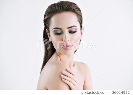 Beautiful young girl with beauty face Beautiful young girl with beauty face 36014952