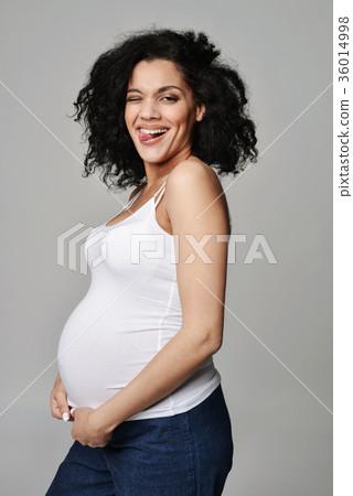 Pregnant woman portrait 36014998