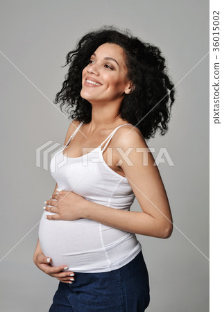 Pregnant woman portrait 36015002