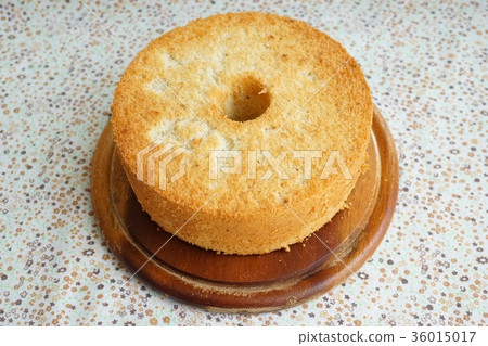 Banana Chiffon Cake (Banana Tube Cake) 36015017