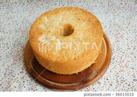 Banana Chiffon Cake (Banana Tube Cake) 36015018