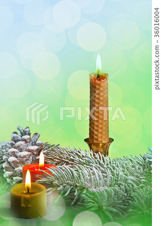 Three Christmas Candles Three Christmas Candles 36016004