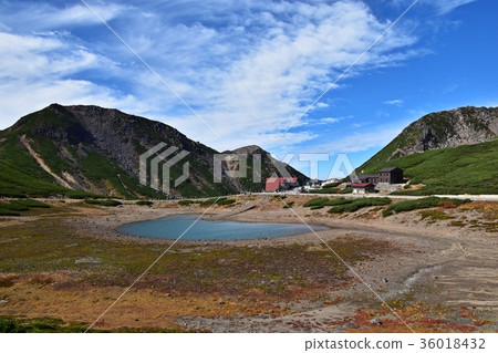 Norikuradake Tatami and Tsurugaike in autumn 36018432