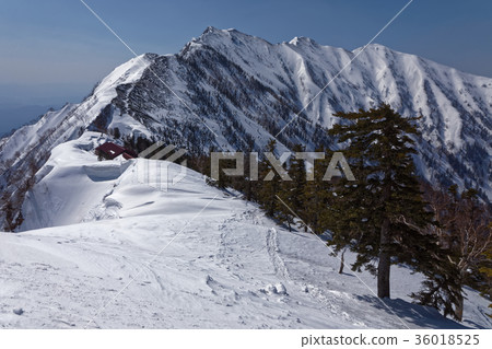白雪皚皚的阿爾卑斯山北部，Ashigatake山和Reike Sanso 36018525