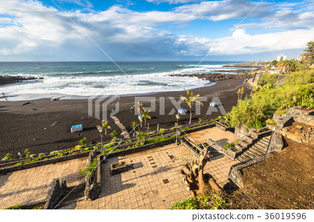 The coast of Atlantic ocean in Puerto De La Cruz, 36019596