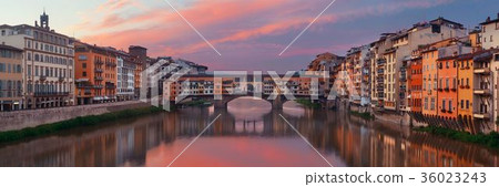 Florence Ponte Vecchio panorama sunrise reflection 36023243