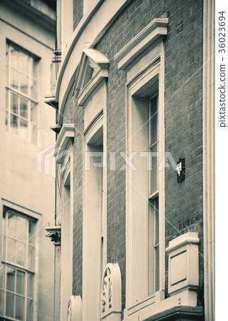 London London 36023694